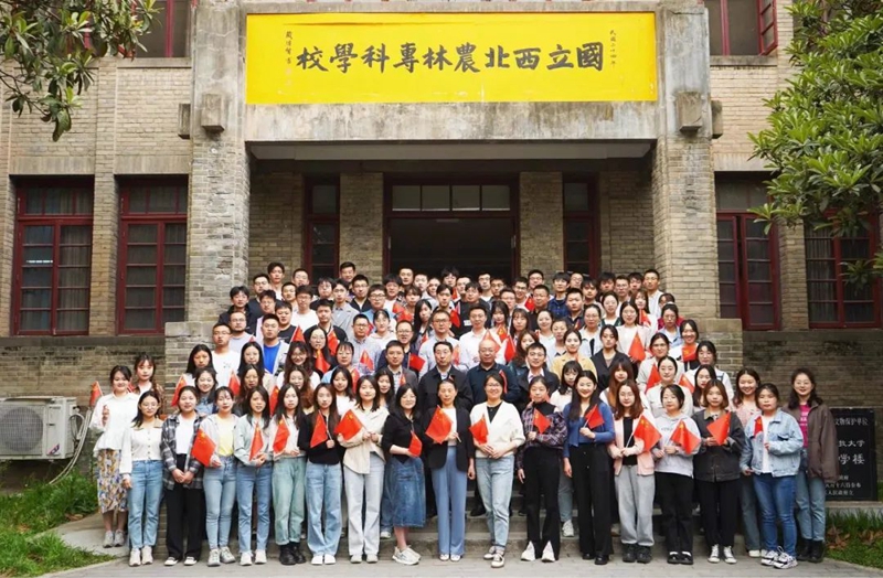 国产在线
畜禽生产力提升与种养循环科技创新团队荣获2023年“陕西青年五四奖章”集体、第十一届“陕西好青年”集体.jpg