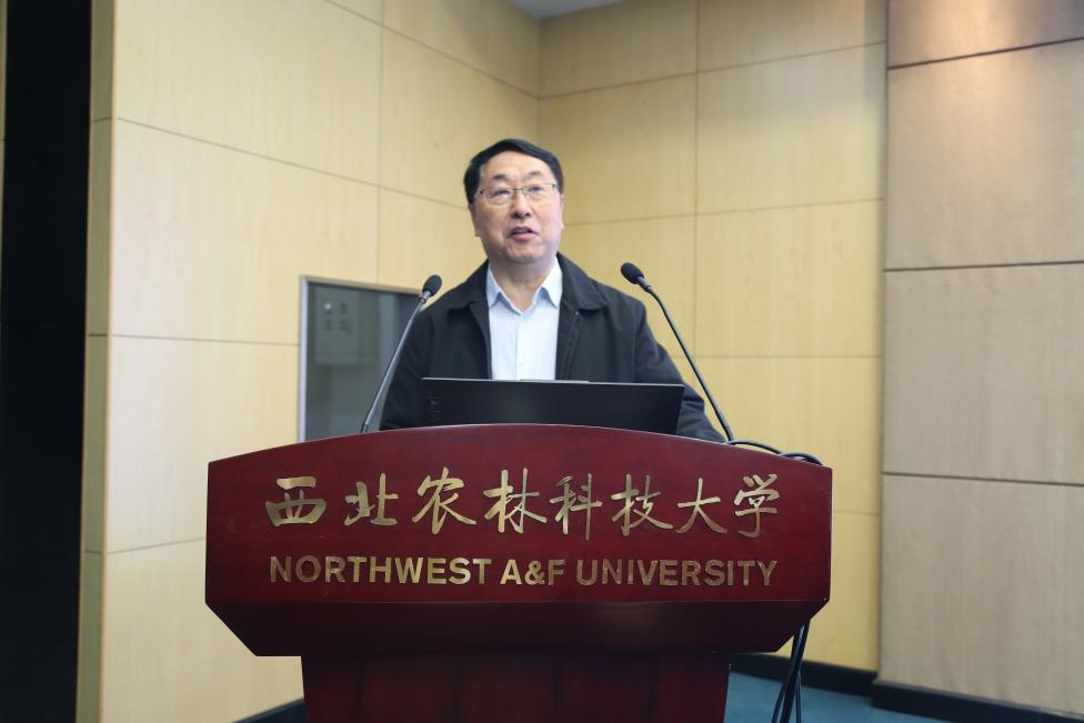 3.国产在线
姚军虎教授发表讲话