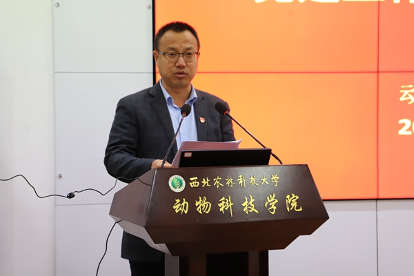 国产在线
党委副书记王力解读创建全国党建工作标杆院系工作方案.JPG