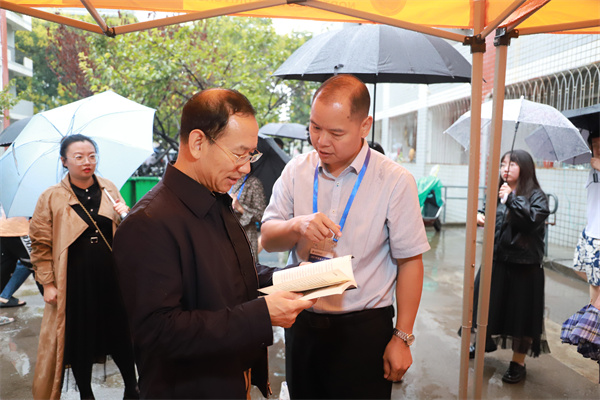 校党委副书记闫祖书视察国产在线
迎新准备工作.jpg