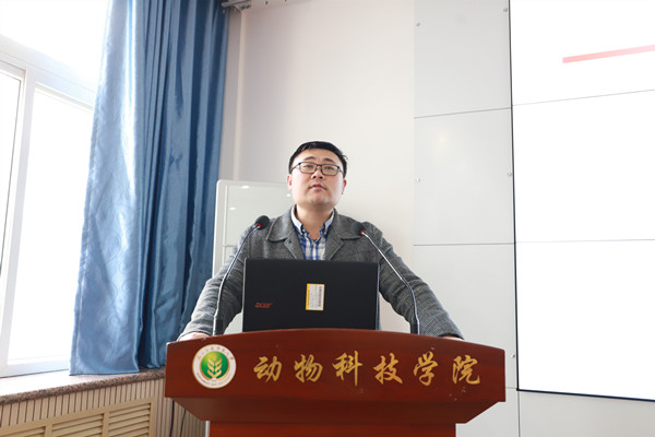 国产在线
副院长凌飞教授解读政策.jpg