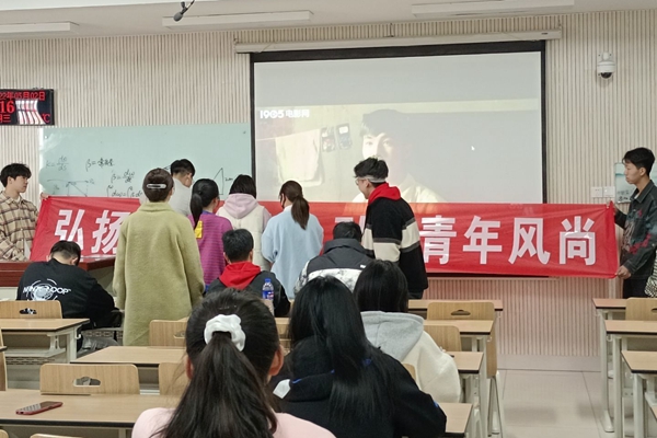 67b5f44057f24b86aa3c17699513c82f.jpg 同学们排队等候签名.jpg