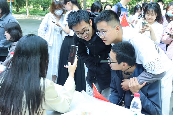 1a2ffa579f59452f9483d15be9346555.jpg 歌曲猜谜活动现场.JPG