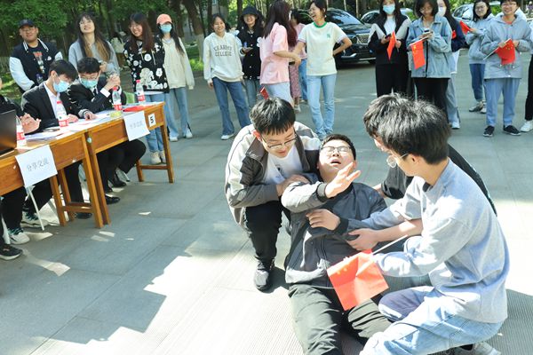 c481ed0fd070469aa37d7332cfd3beb9.jpg 红色书籍或电影分享表演现场.JPG