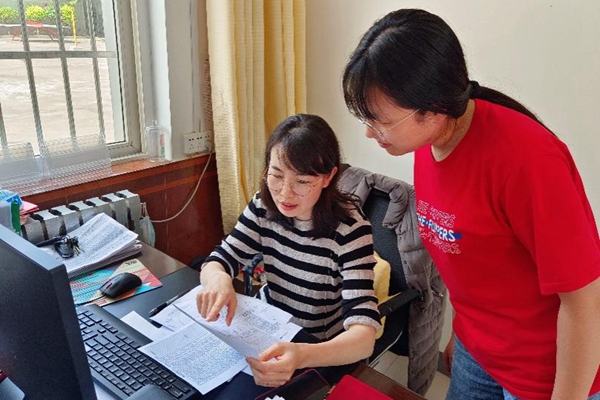 e2966438d4194912ad665a8c42b56687.jpg 与王焕芝副书记对接疫苗检查名单.jpg