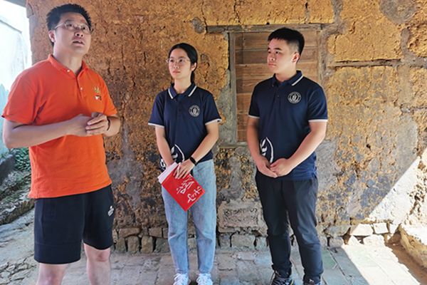 6a191dca4608409787e2d10bda5051eb.png 邹老师讲述中央红色交通线背景.png