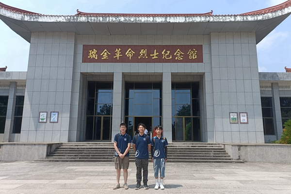 b0985a9277dd4d0bb95930b4a0db5be8.jpg 合影留念 (2).jpg