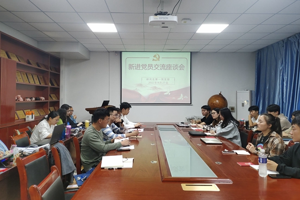 62fc279f04454a0185d95ea59456758f.jpg 会议现场_副本.jpg