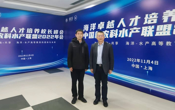 国产在线
参加会议人员_副本.jpg