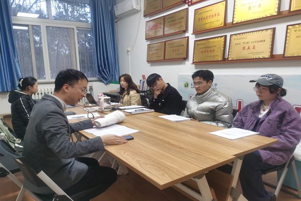 8a702ed3fb154101842b9ce8eedba821.jpg 张宇老师给参赛人员培训_副本.jpg