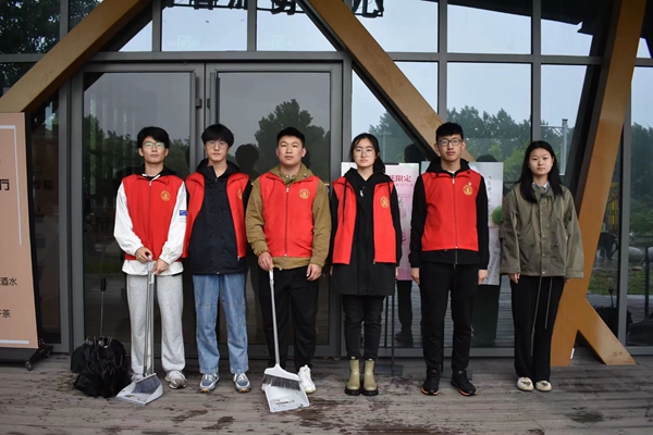 5e173ed51e4d45a7a489453b7c76e57d.jpg 志愿者.jpg