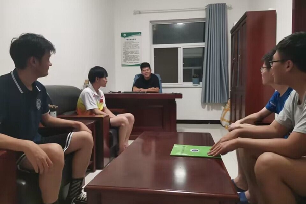 c5d2411ac7274f1e90929191cffd3e59.jpg 场长与实践团队召开座谈会.jpg