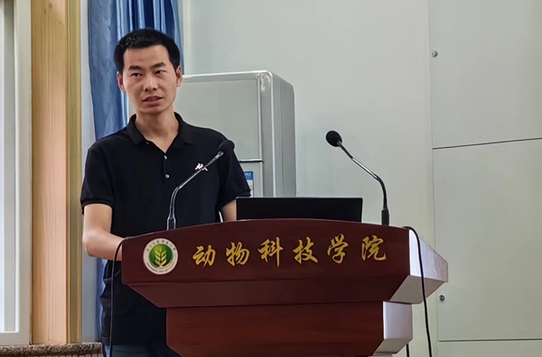 f5cb160bcf4c4652a8515d215adab684.jpg 赵磊研究员作学术报告_副本.jpg