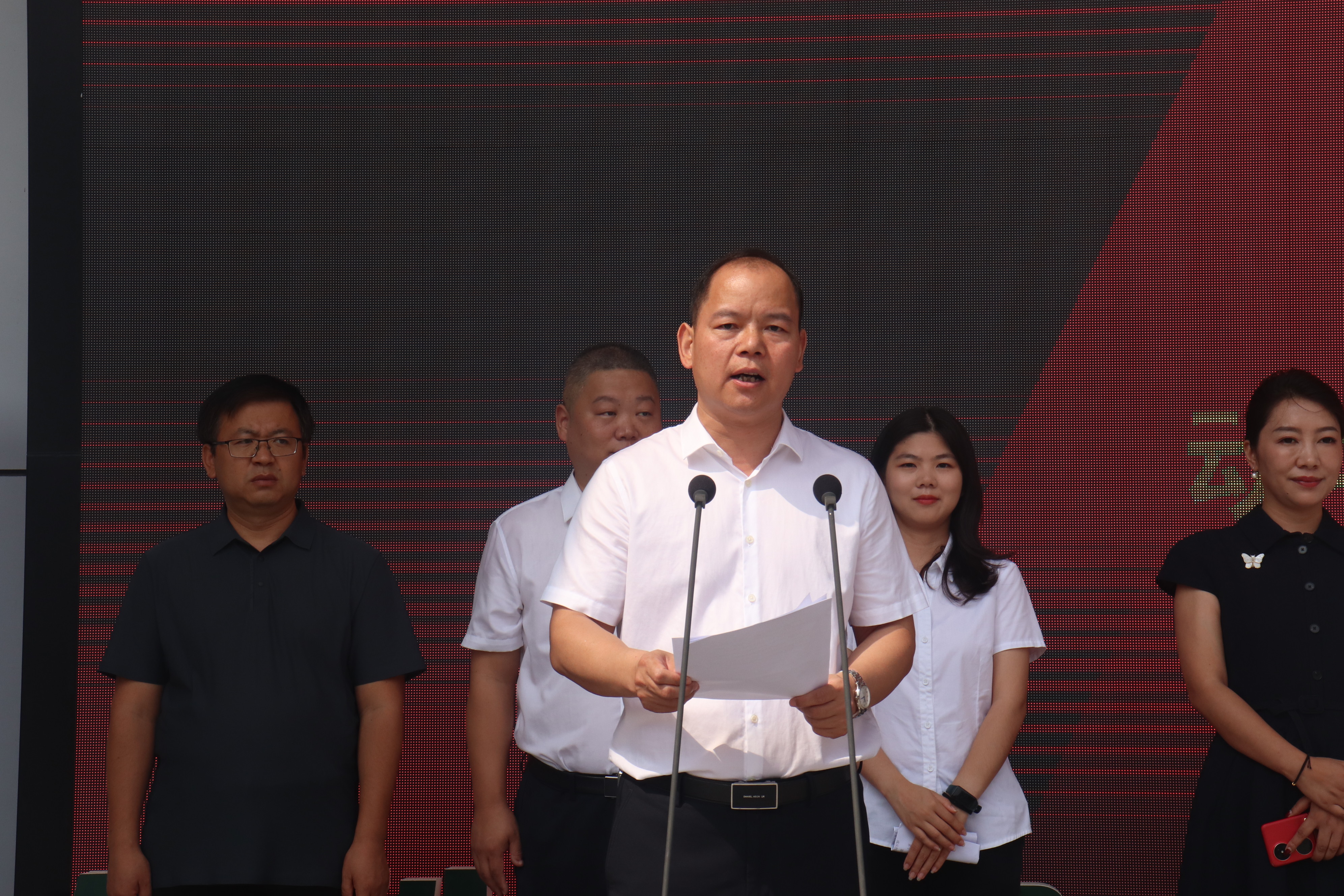 动科国产在线
党委书记曹军会主持捐赠仪式.JPG